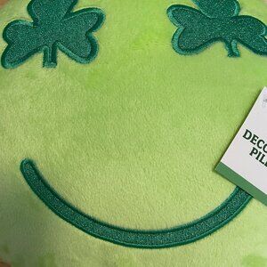 SMILING IRISH DECORATIVE THROW PILLOW - NWT